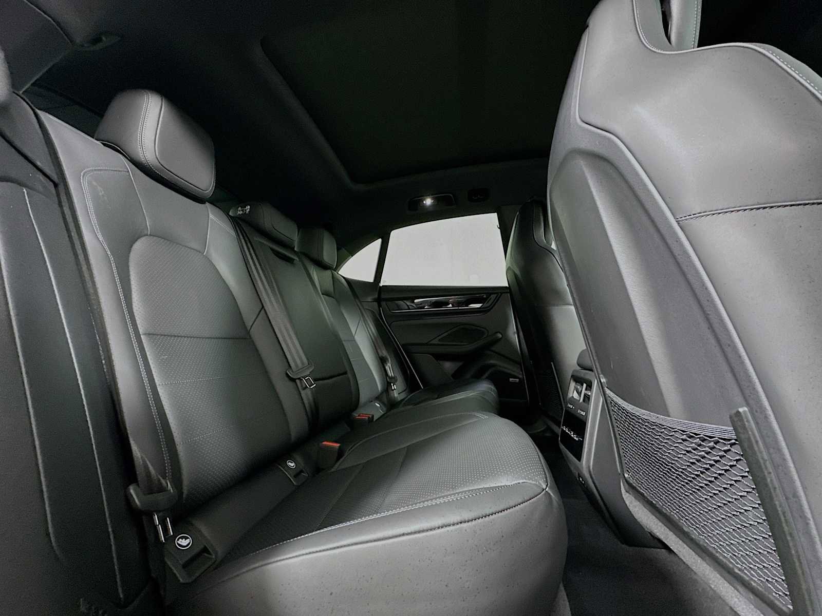 Certified 2025 Porsche Macan Electric image 27