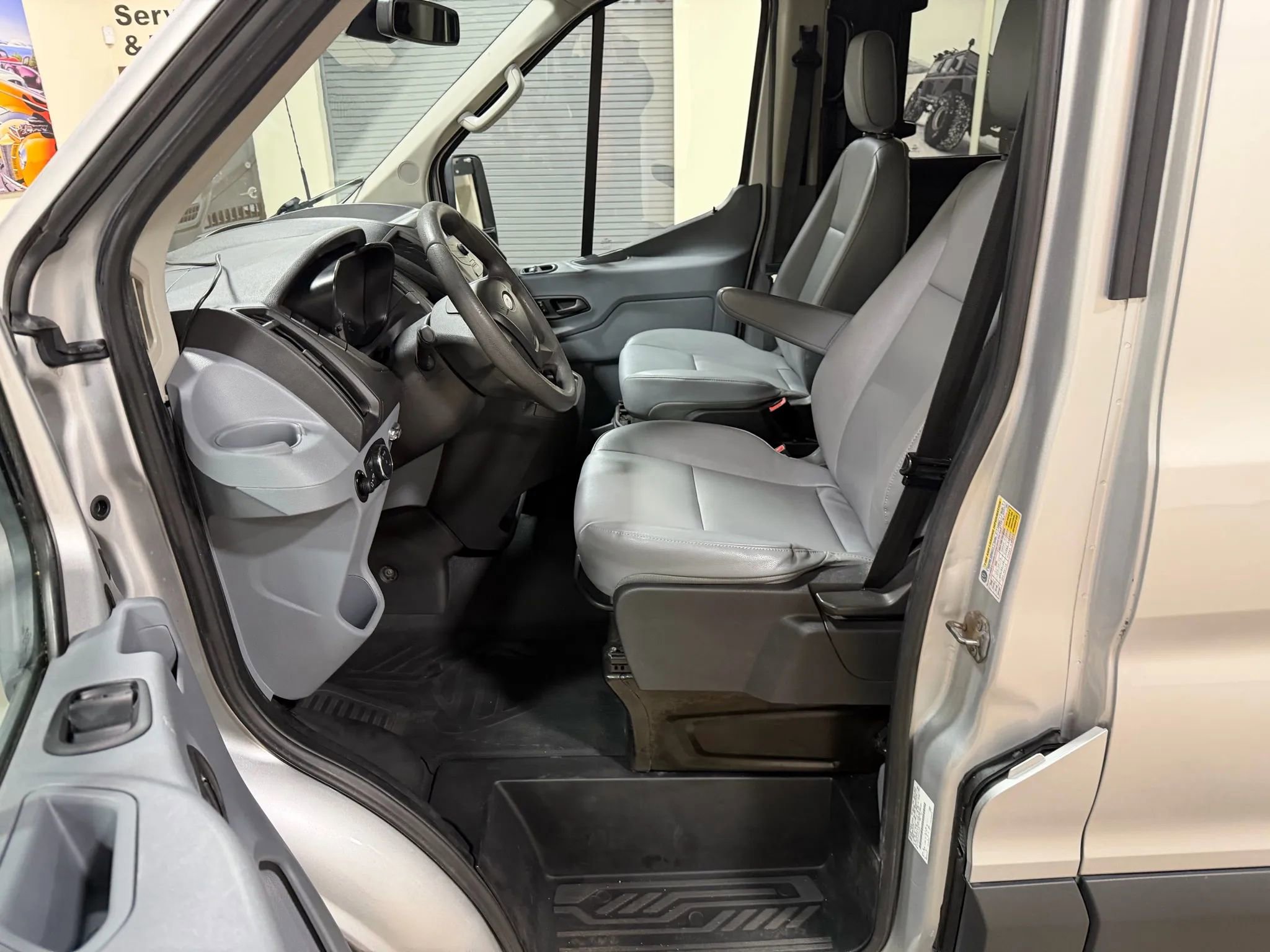 Used 2015 Ford Transit 250 148 Medium Roof RWD image 39