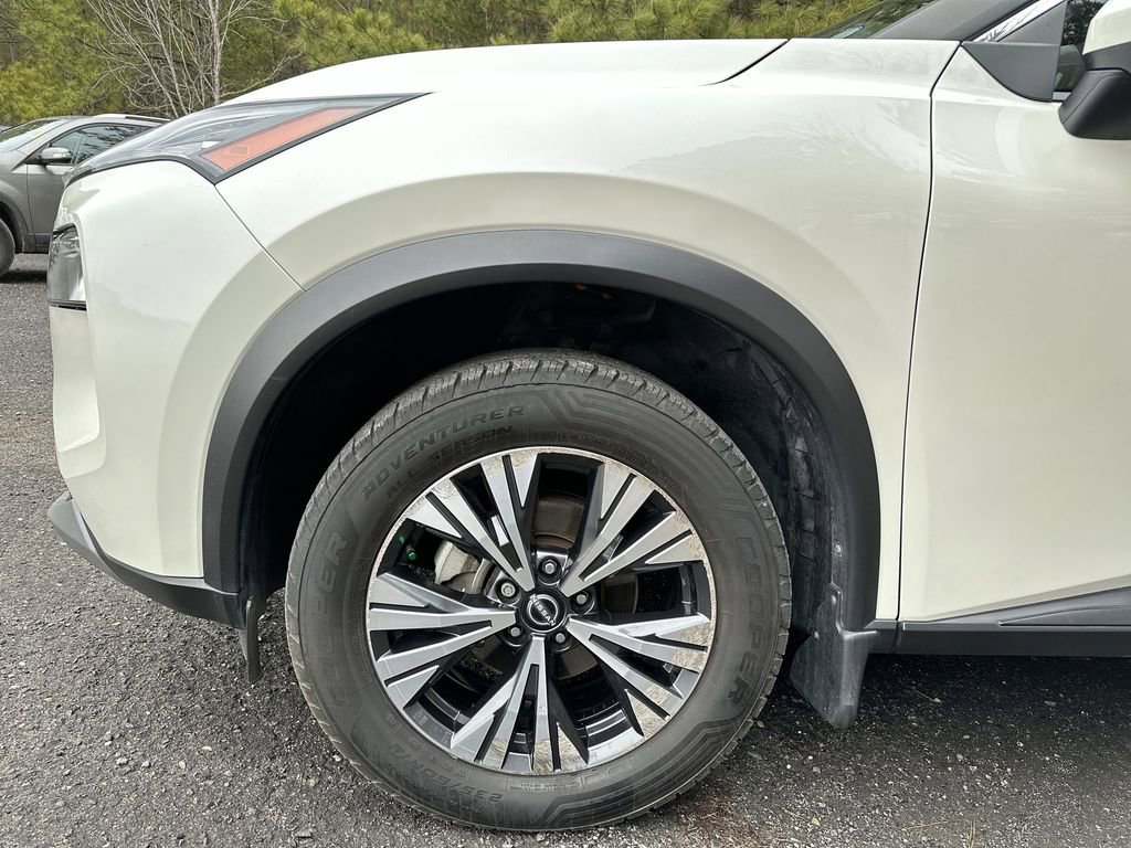 Used 2023 Nissan Rogue SV image 18