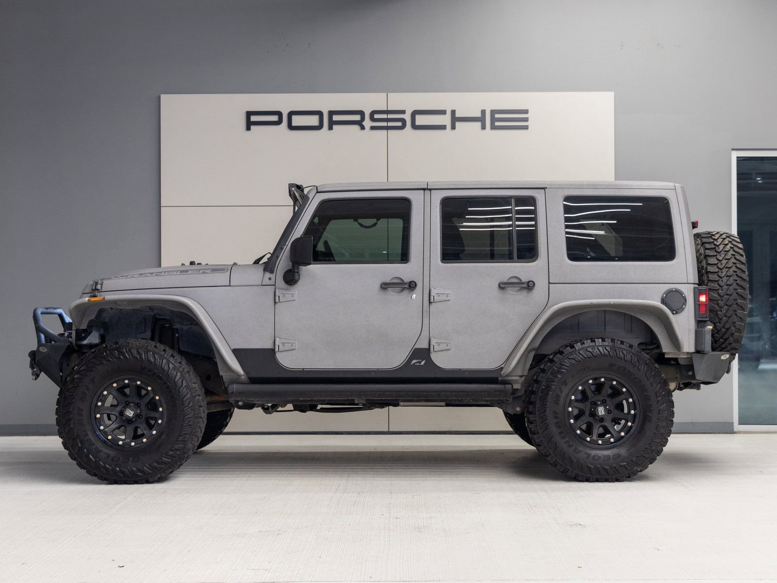 Used 2014 Jeep Wrangler Unlimited Sahara w/ Max Tow Package image 2