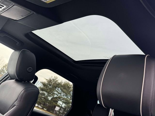 Used 2020 Land Rover Discovery HSE image 19