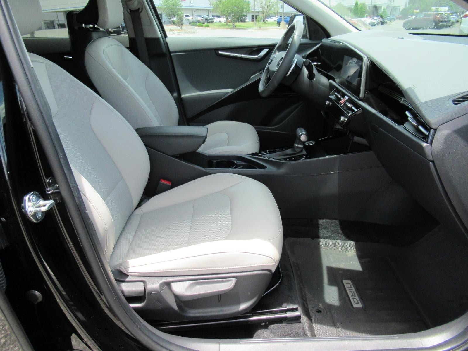 Used 2025 Kia Niro EX Touring FWD image 10