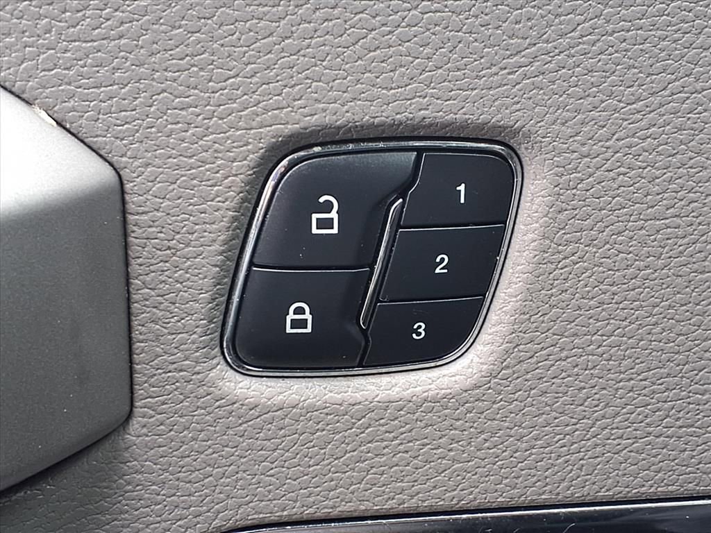 Used 2017 Ford F150 Lariat image 9