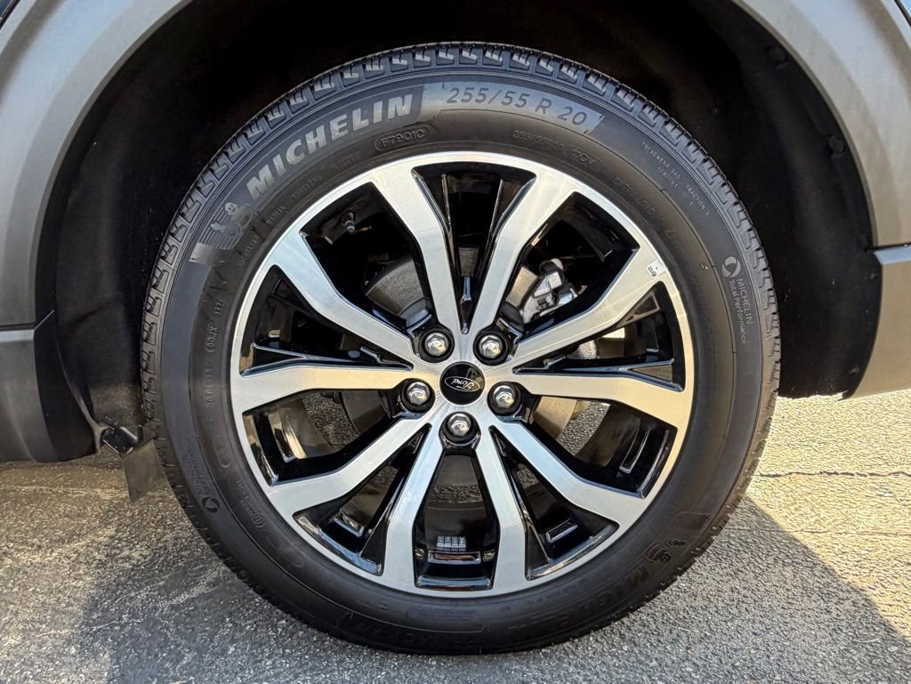 Used 2025 Ford Explorer ST-Line w/ Premium Package image 12