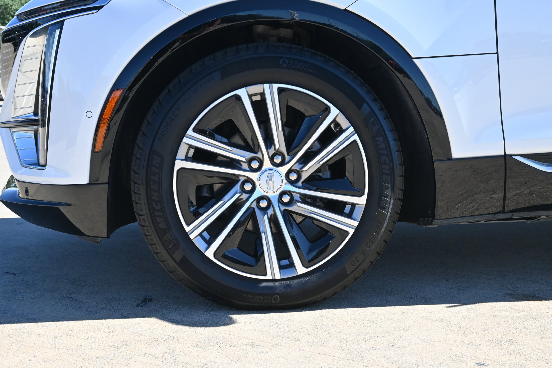 Certified 2025 Cadillac Lyriq Luxury w/ LPO, Floor Liner Package RWD image 27