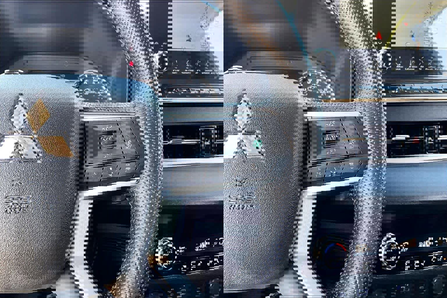 Used 2024 Mitsubishi Outlander SE FWD image 25