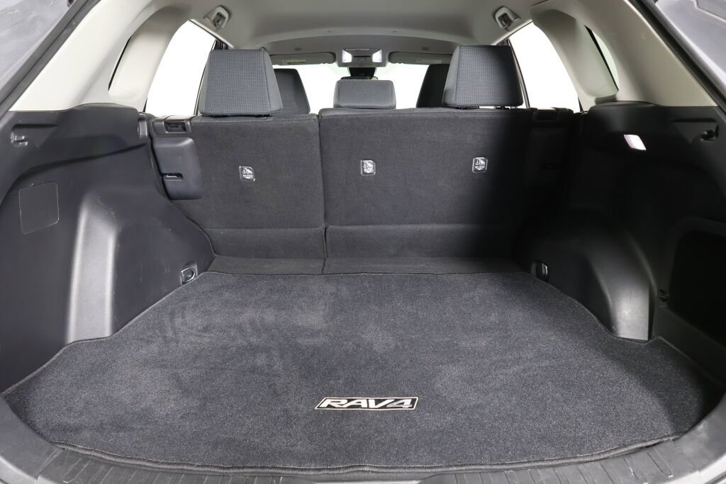Used 2023 Toyota RAV4 LE image 18
