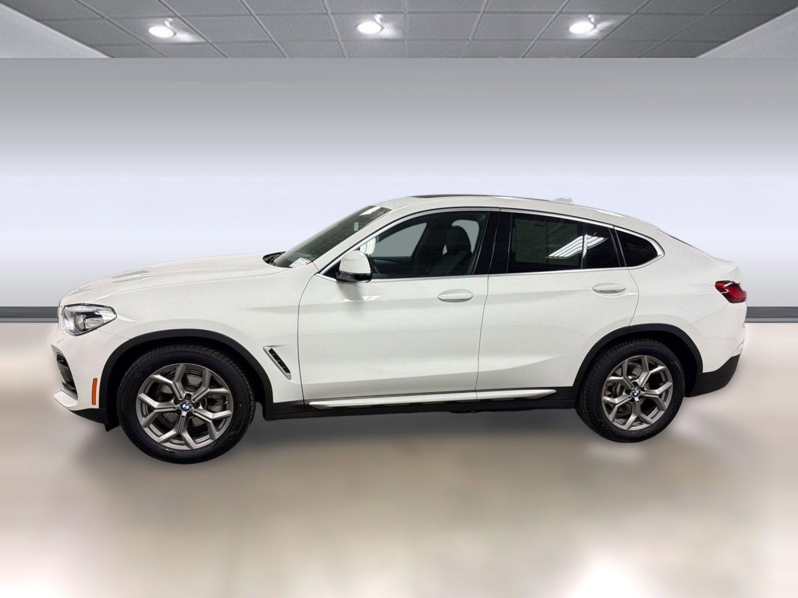 Used 2021 BMW X4 xDrive30i image 2