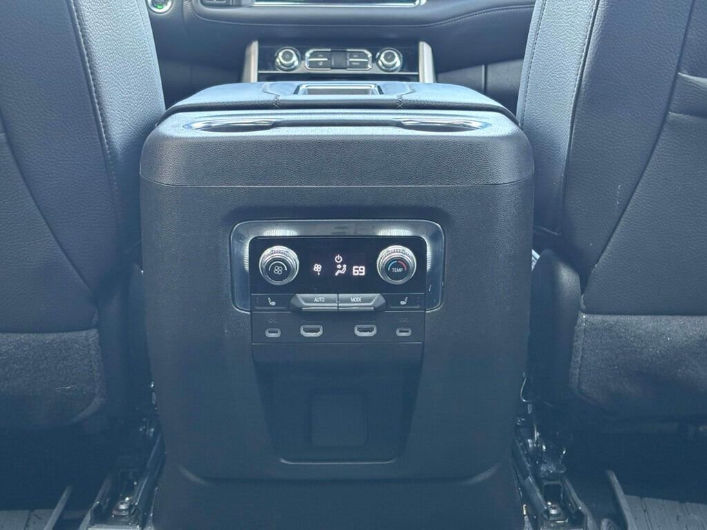 Used 2024 GMC Yukon XL Denali w/ Advanced Technology Package image 24