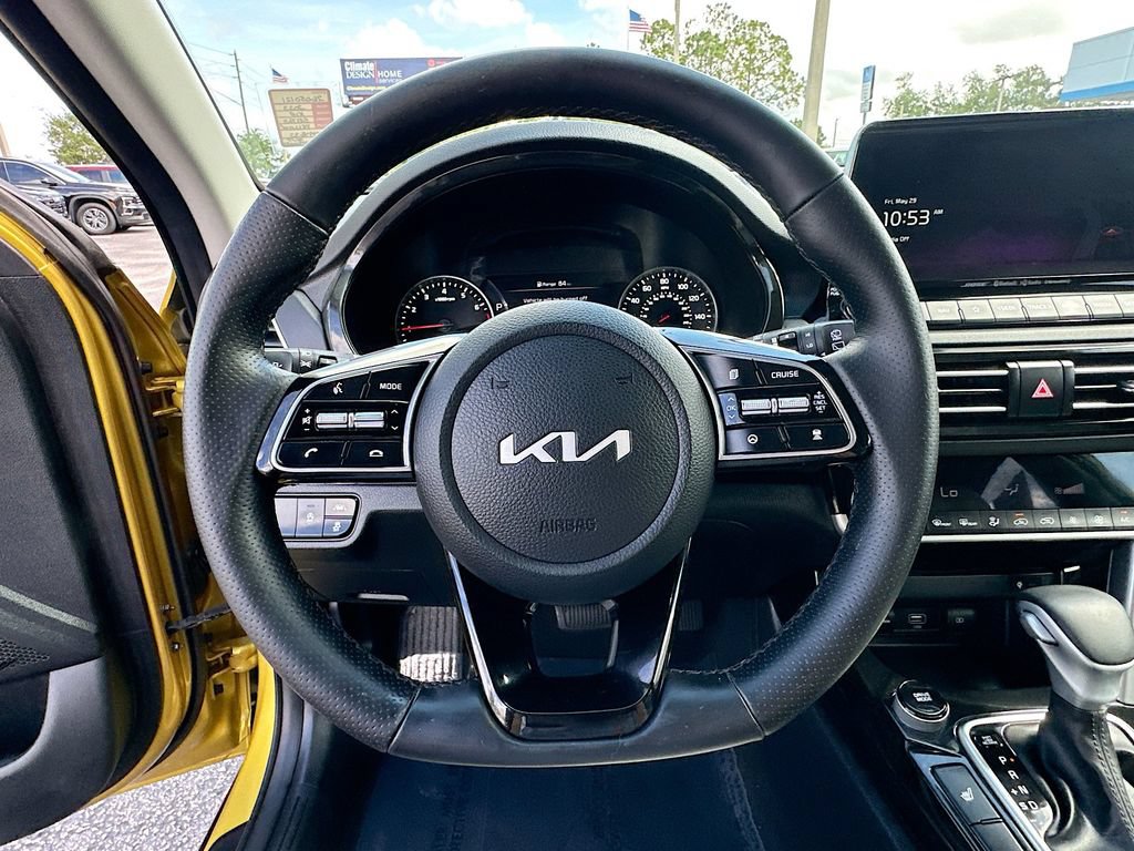 Used 2023 Kia Seltos SX w/ SX Sunroof Package AWD/4WD image 11