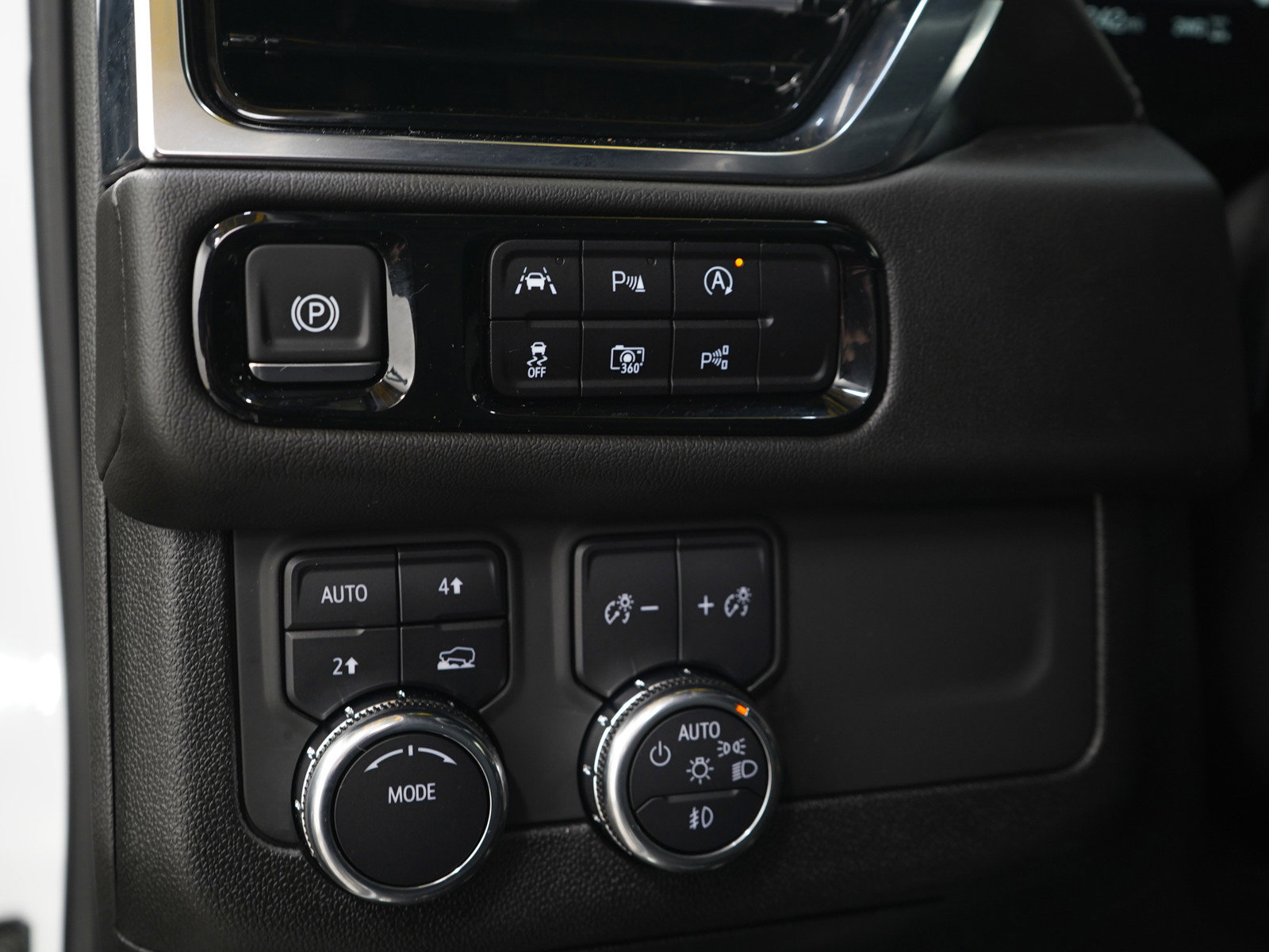 Used 2025 GMC Yukon Denali AWD/4WD image 30