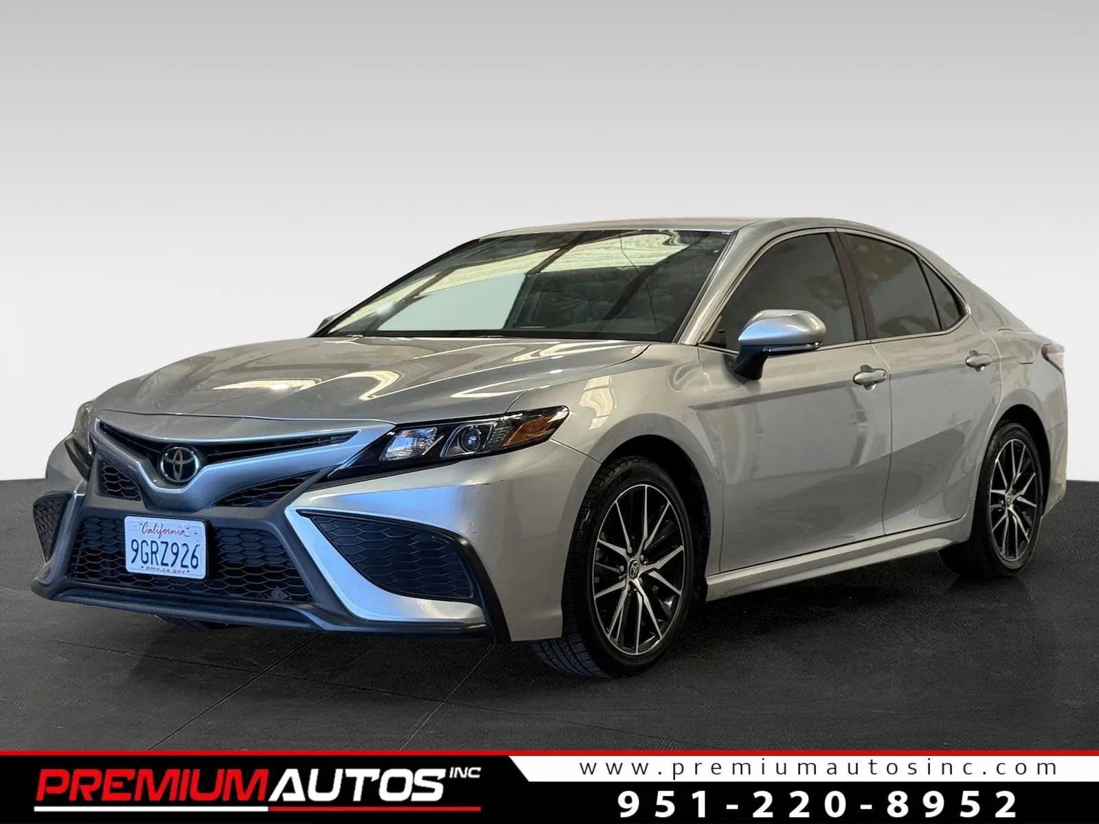 Used 2024 Toyota Camry SE image 1