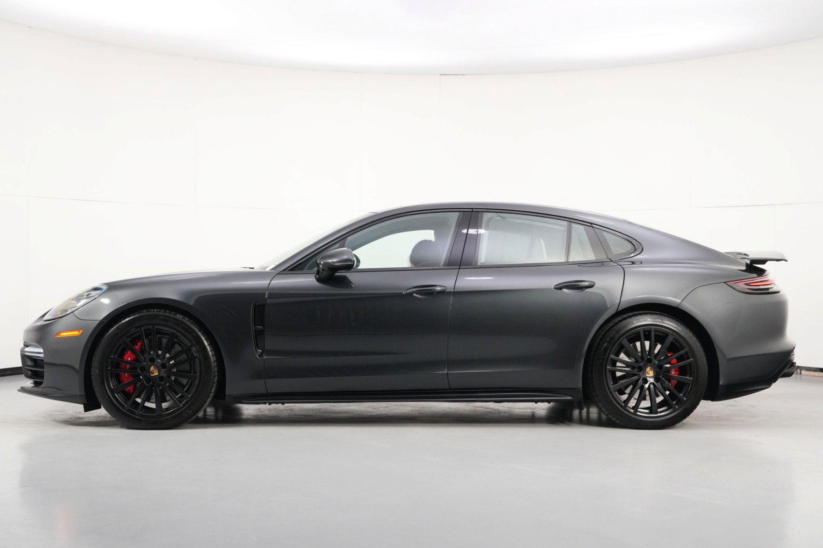 Used 2019 Porsche Panamera GTS image 9