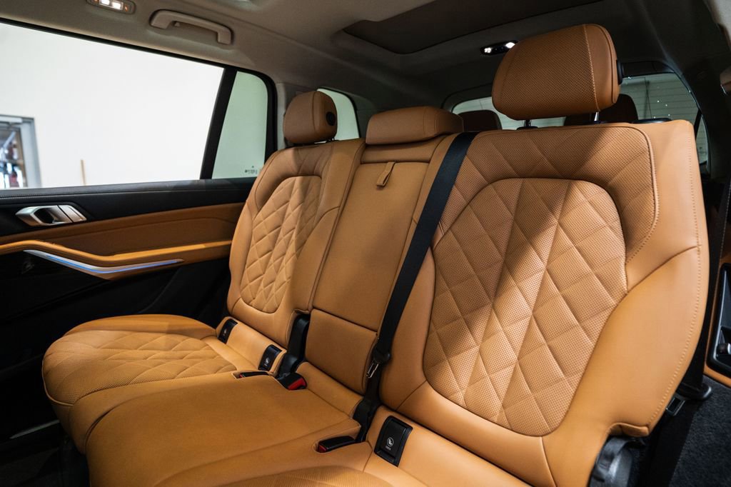 Used 2024 BMW X7 xDrive40i w/ Parking Assistance Package image 31