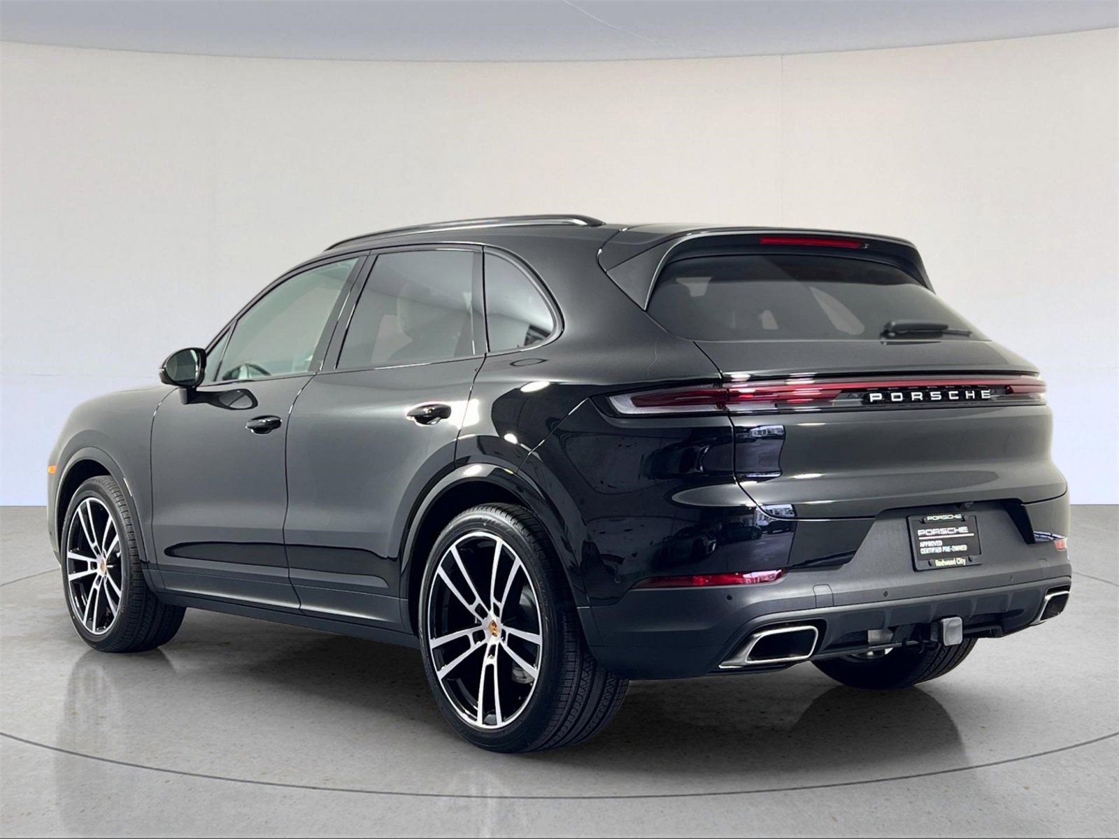 Certified 2025 Porsche Cayenne image 3