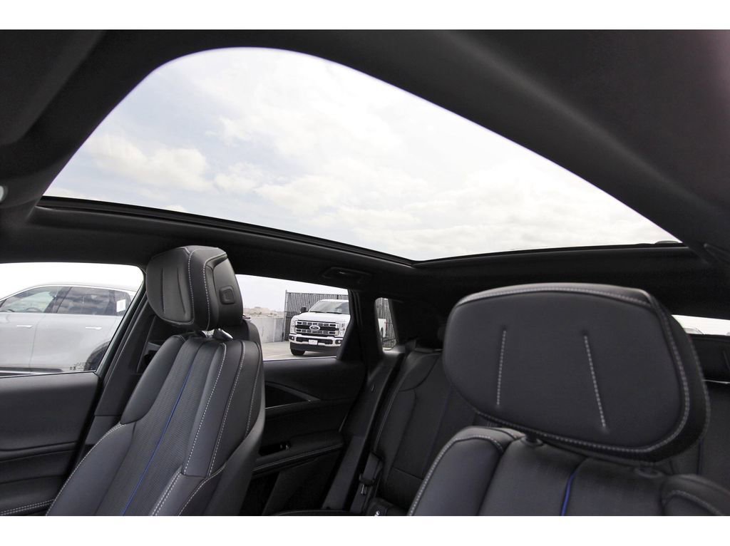 New 2026 Cadillac Lyriq Luxury image 23