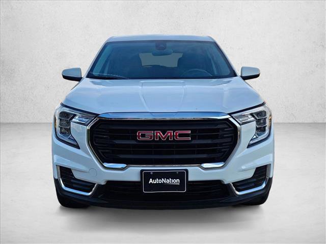 Used 2024 GMC Terrain SLE image 2