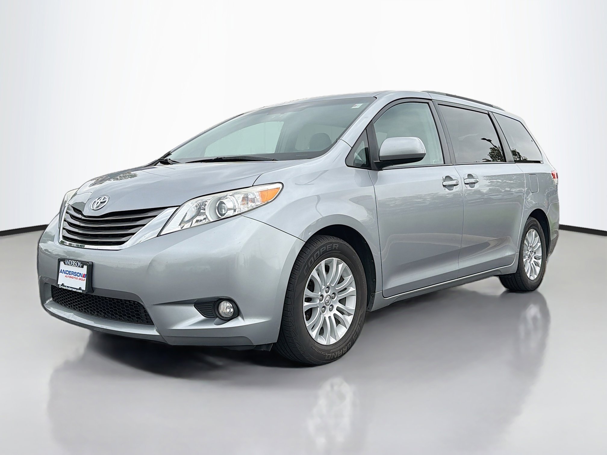 Used 2012 Toyota Sienna XLE FWD image 13