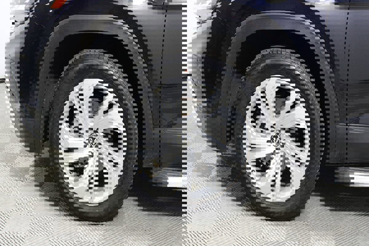 Used 2023 Volkswagen Atlas SE w/ Panoramic Sunroof Package image 4