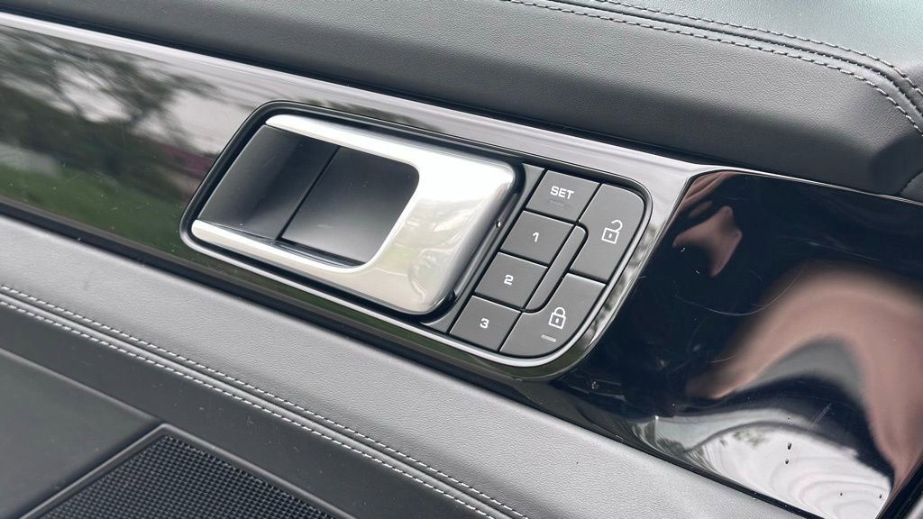 Used 2022 Porsche Panamera 4 AWD/4WD image 21