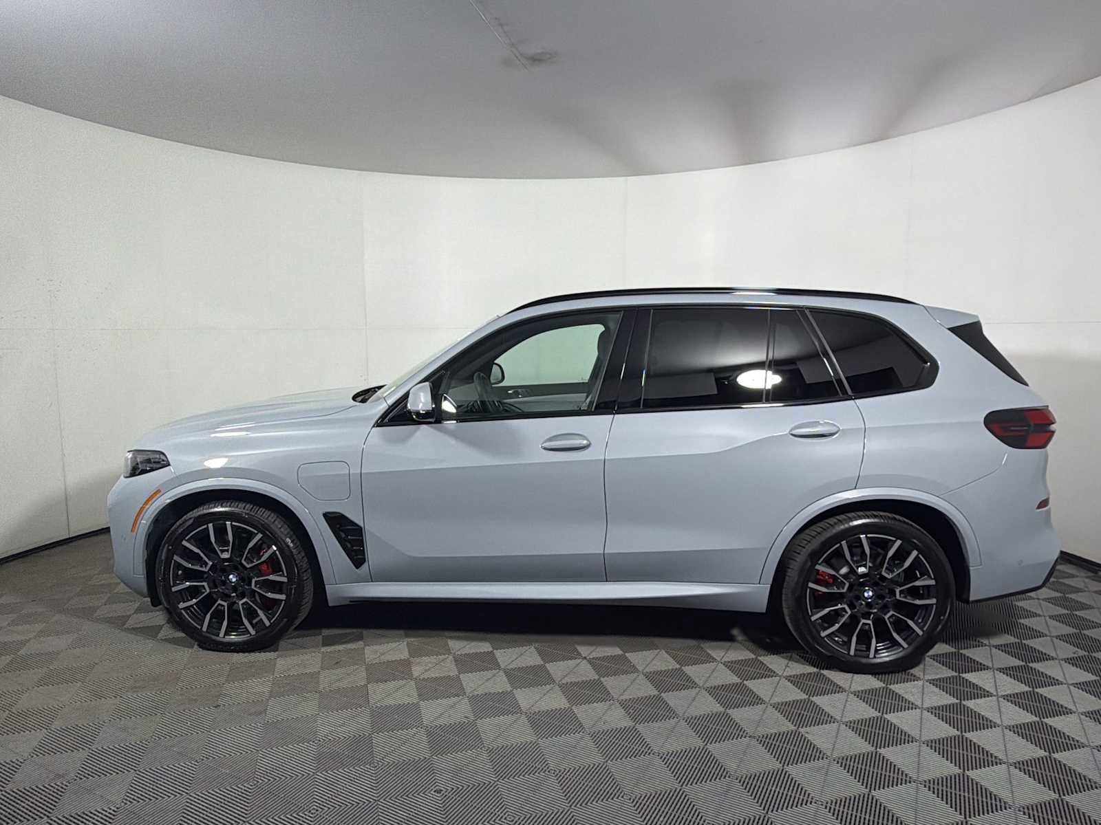 Used 2026 BMW X5 xDrive50e w/ M Sport Package AWD/4WD image 8