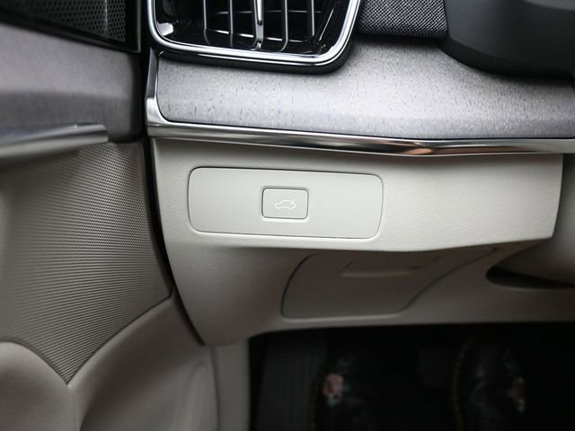 New 2026 Volvo XC90 B6 Ultra w/ Protection Package image 27