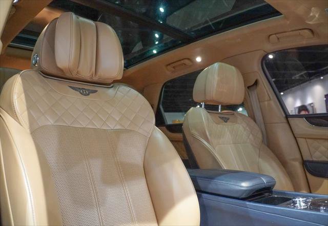 Used 2017 Bentley Bentayga image 22