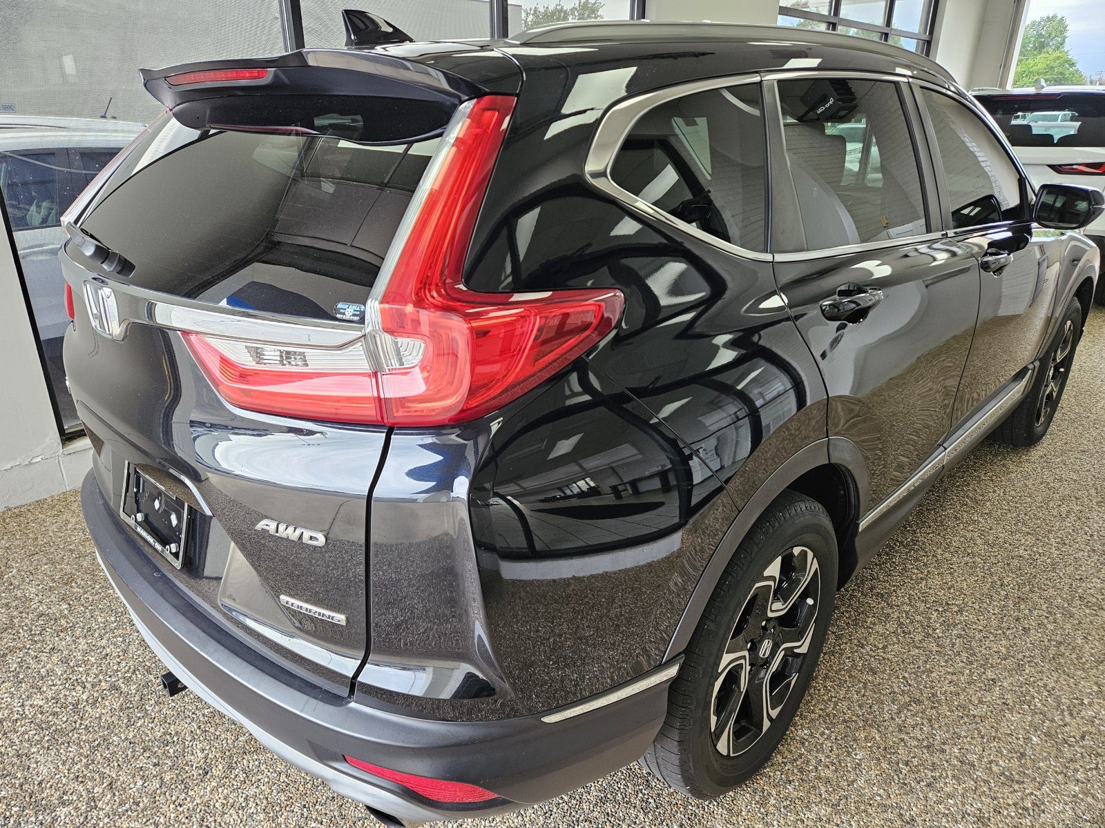 Used 2019 Honda CR-V Touring image 2
