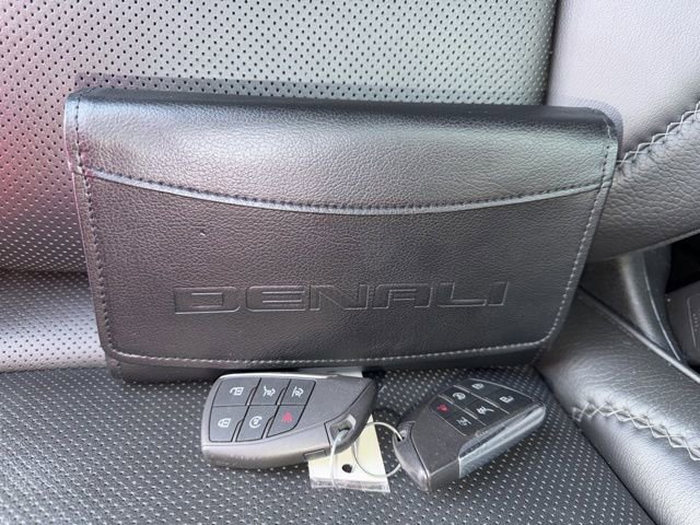 Used 2022 GMC Yukon XL Denali image 31