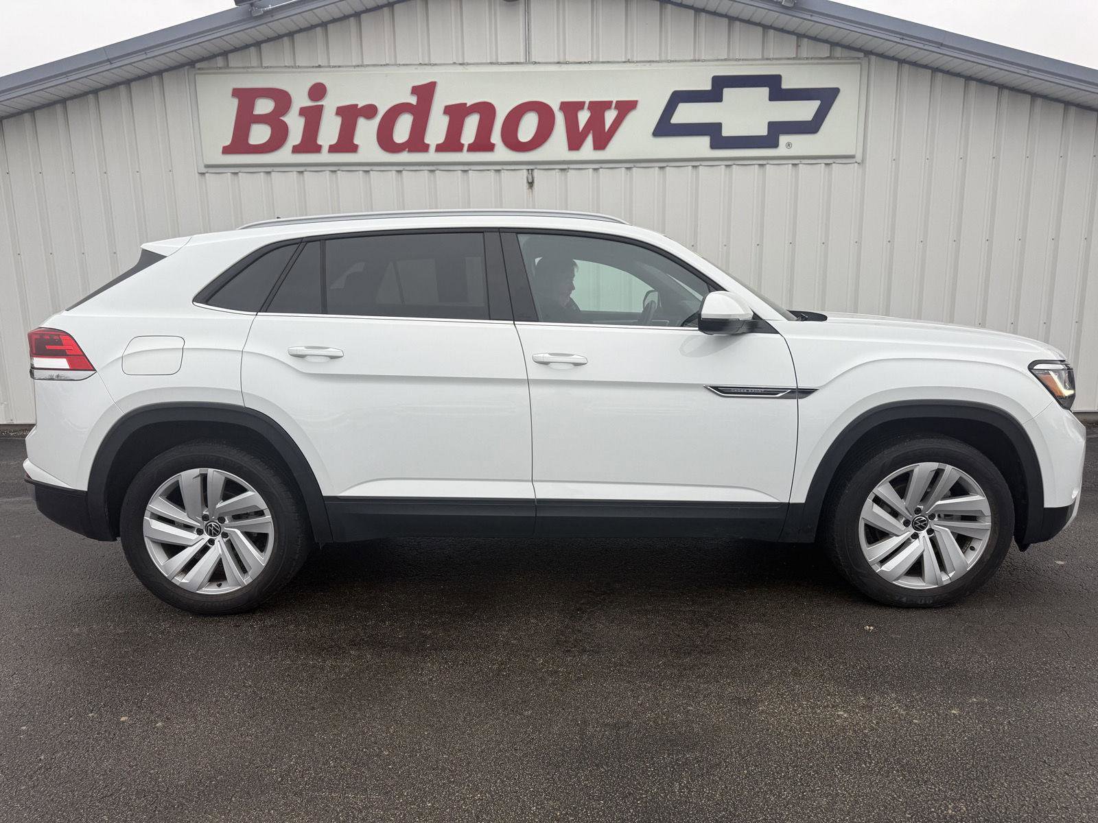 Used 2022 Volkswagen Atlas Cross Sport SE image 1