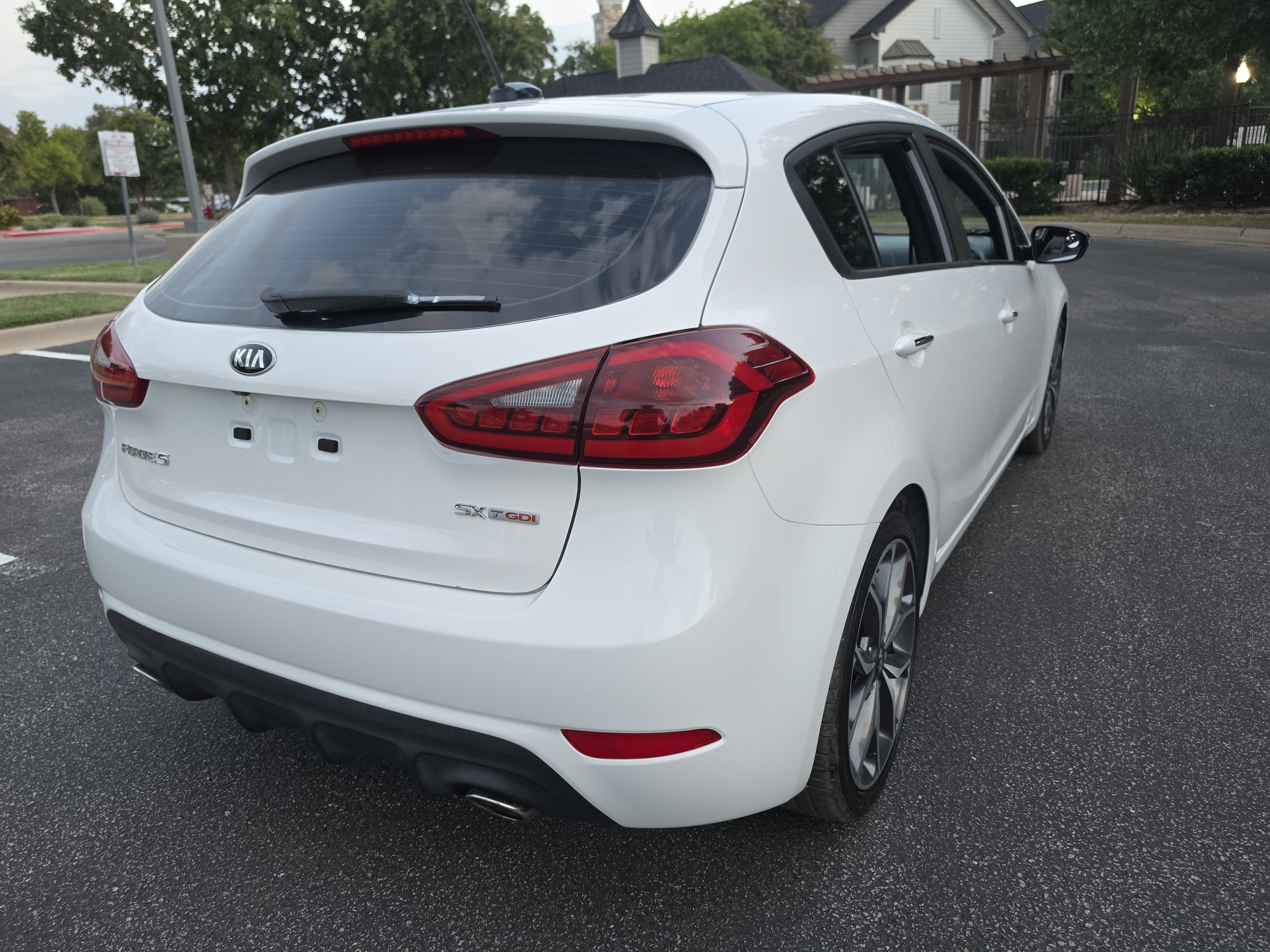 Used 2017 Kia Forte SX FWD image 8