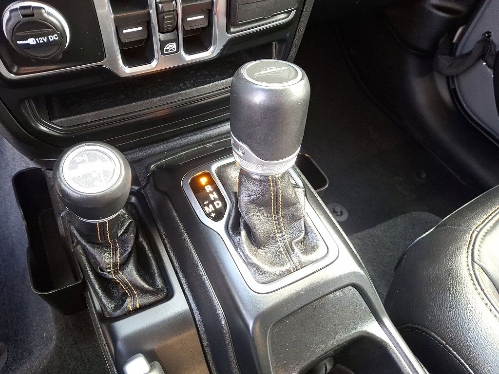 Certified 2022 Jeep Gladiator Overland AWD/4WD image 12