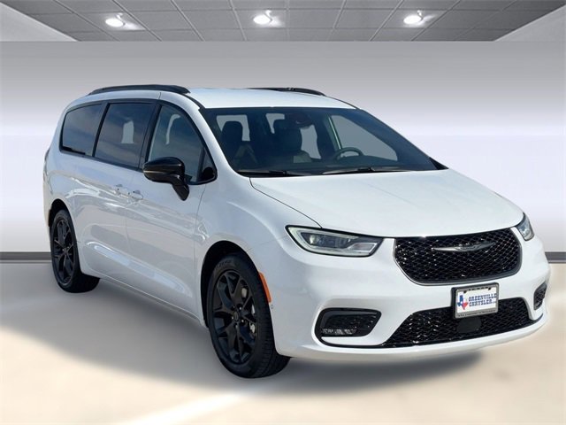 New 2026 Chrysler Pacifica Select w/ S Appearance Package image 7