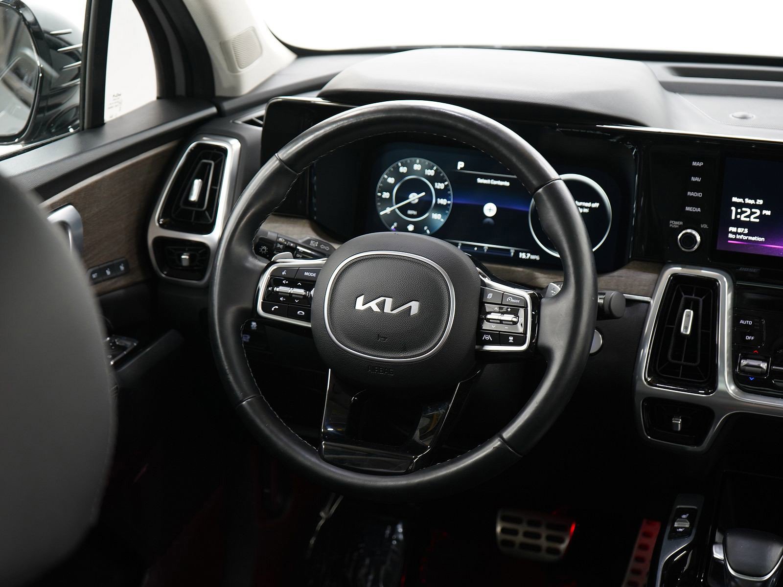 Used 2023 Kia Sorento SX Prestige image 16