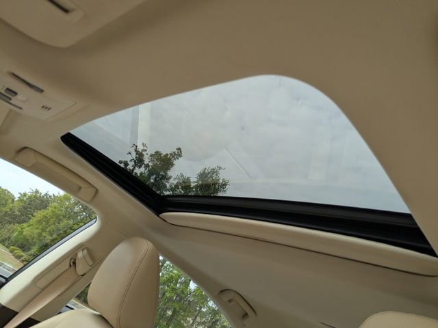 Used 2016 Lexus ES 350 w/ Luxury Package w/Wood Trim image 20