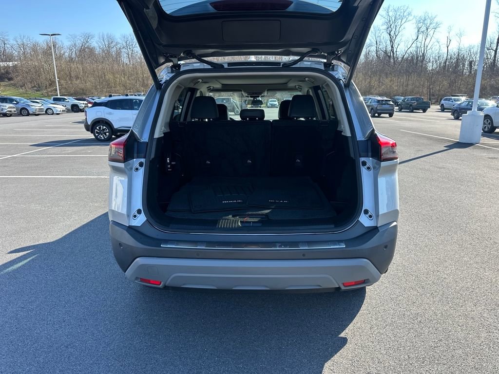 Used 2023 Nissan Rogue SV w/ SV Premium B Package image 12