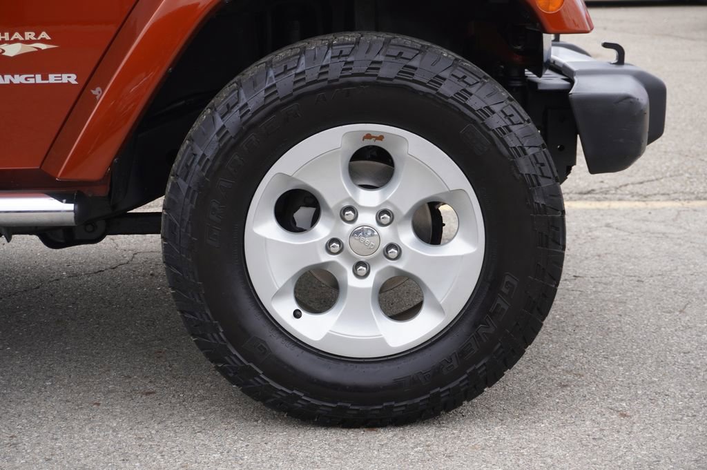 Used 2014 Jeep Wrangler Sahara w/ Dual Top Group image 13