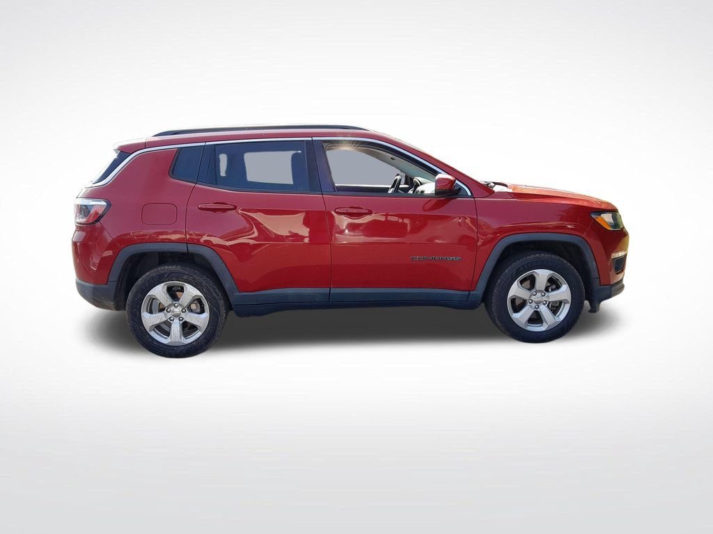 Used 2019 Jeep Compass Latitude w/ Popular Equipment Group AWD/4WD image 9