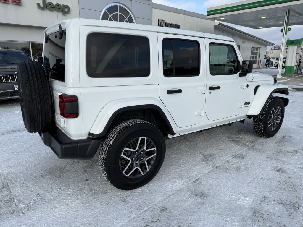 Used 2025 Jeep Wrangler Unlimited Sahara AWD/4WD image 8