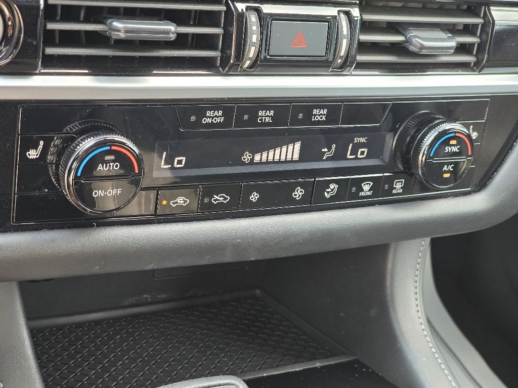 Used 2024 Nissan Pathfinder SV image 18