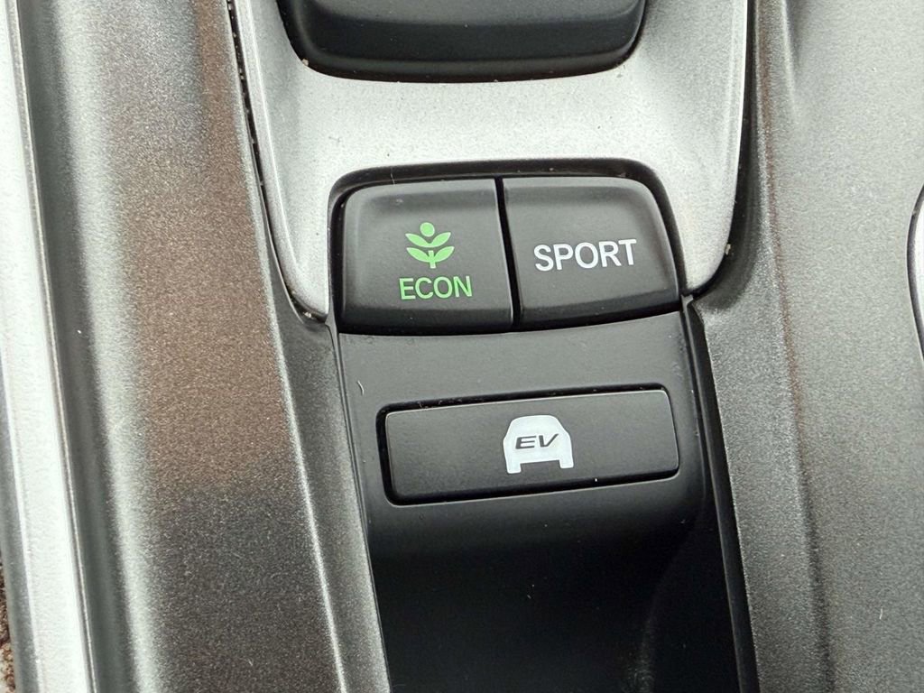 Used 2018 Honda Accord Touring image 25