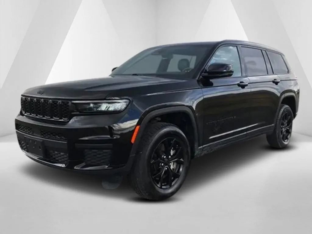 Used 2024 Jeep Grand Cherokee L Laredo image 3