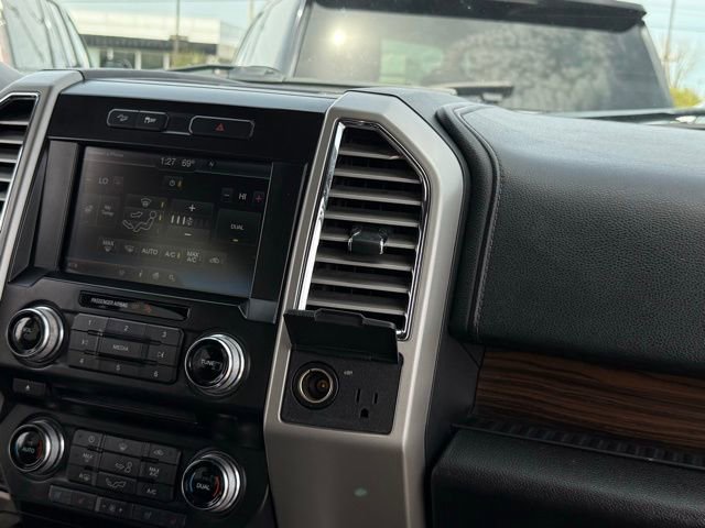 Used 2015 Ford F150 Lariat w/ Equipment Group 502A Luxury AWD/4WD image 25