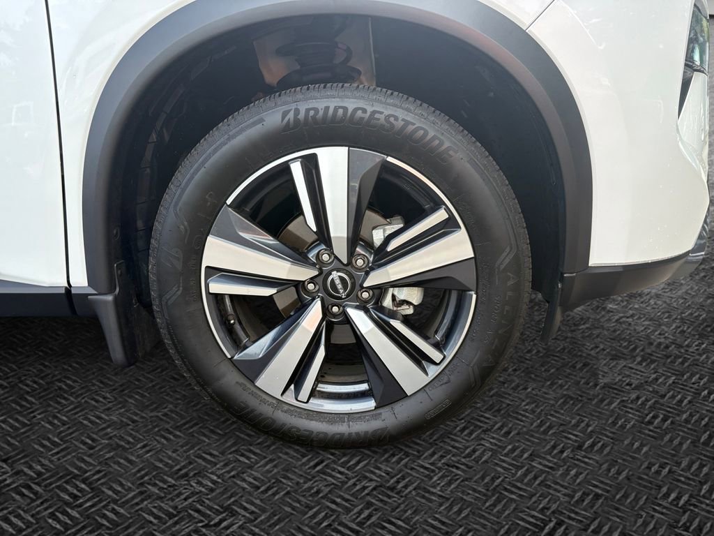 Used 2025 Nissan Rogue SL FWD image 11
