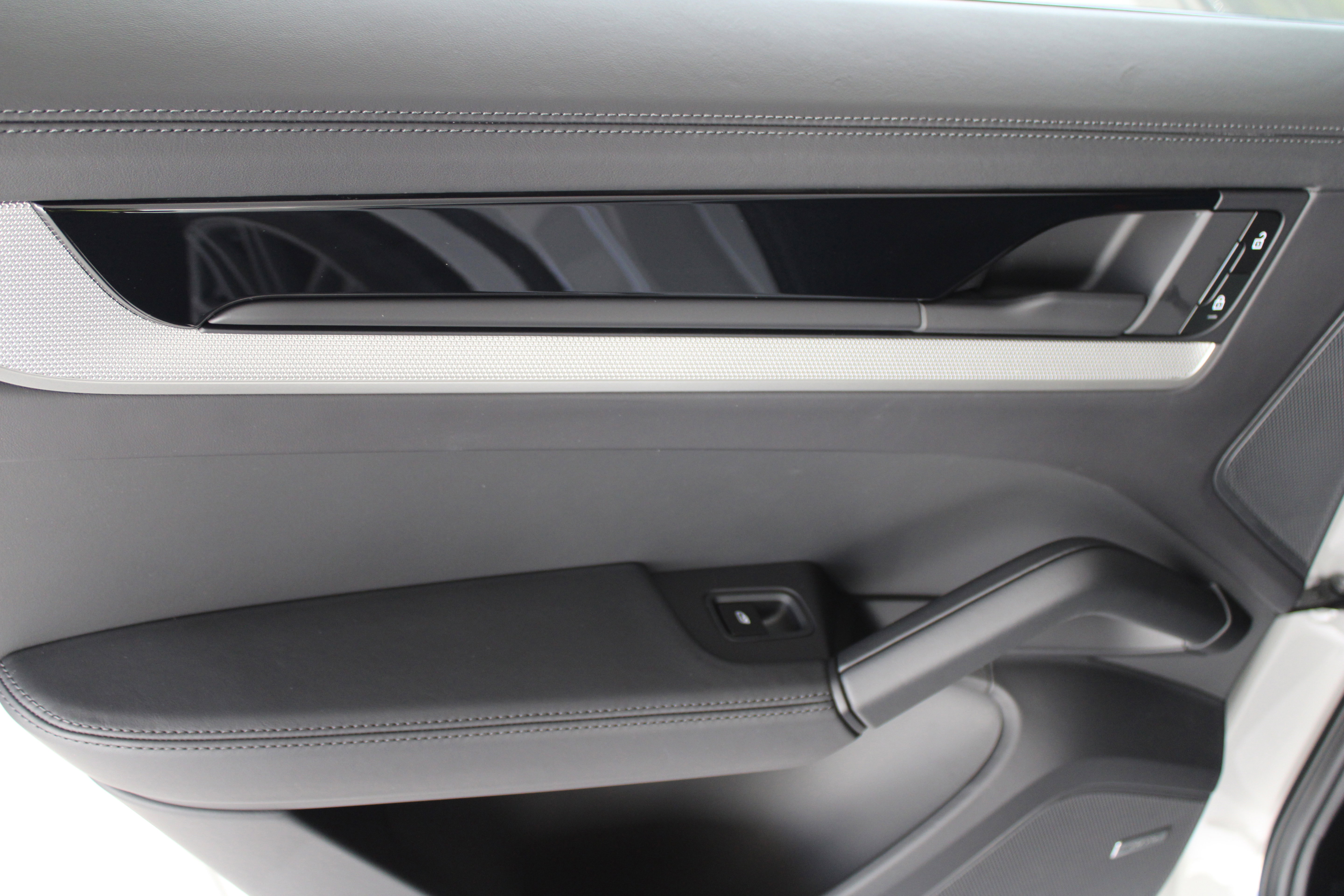 Certified 2025 Porsche Cayenne image 29