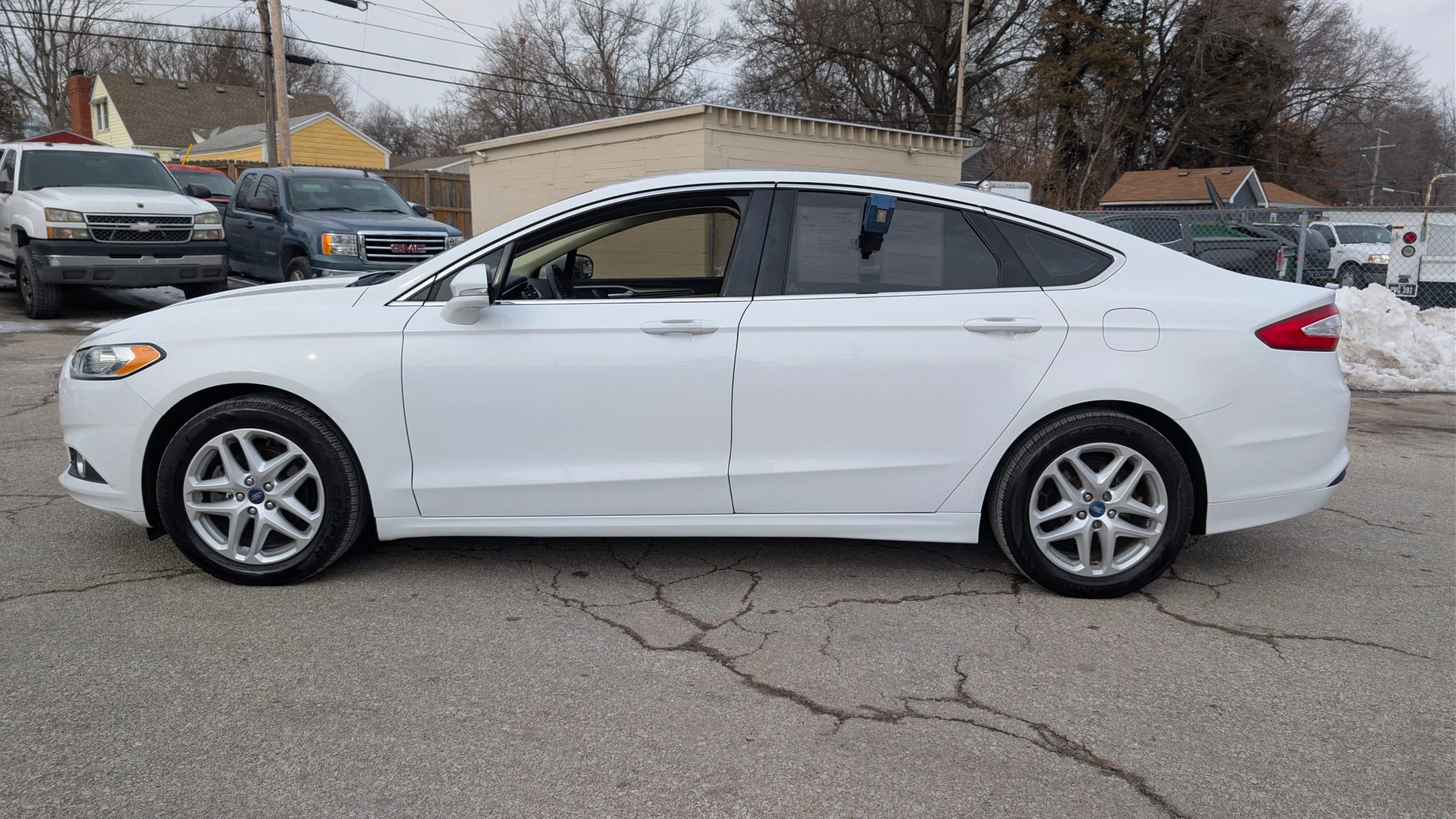 Used 2014 Ford Fusion SE w/ Equipment Group 202A image 2