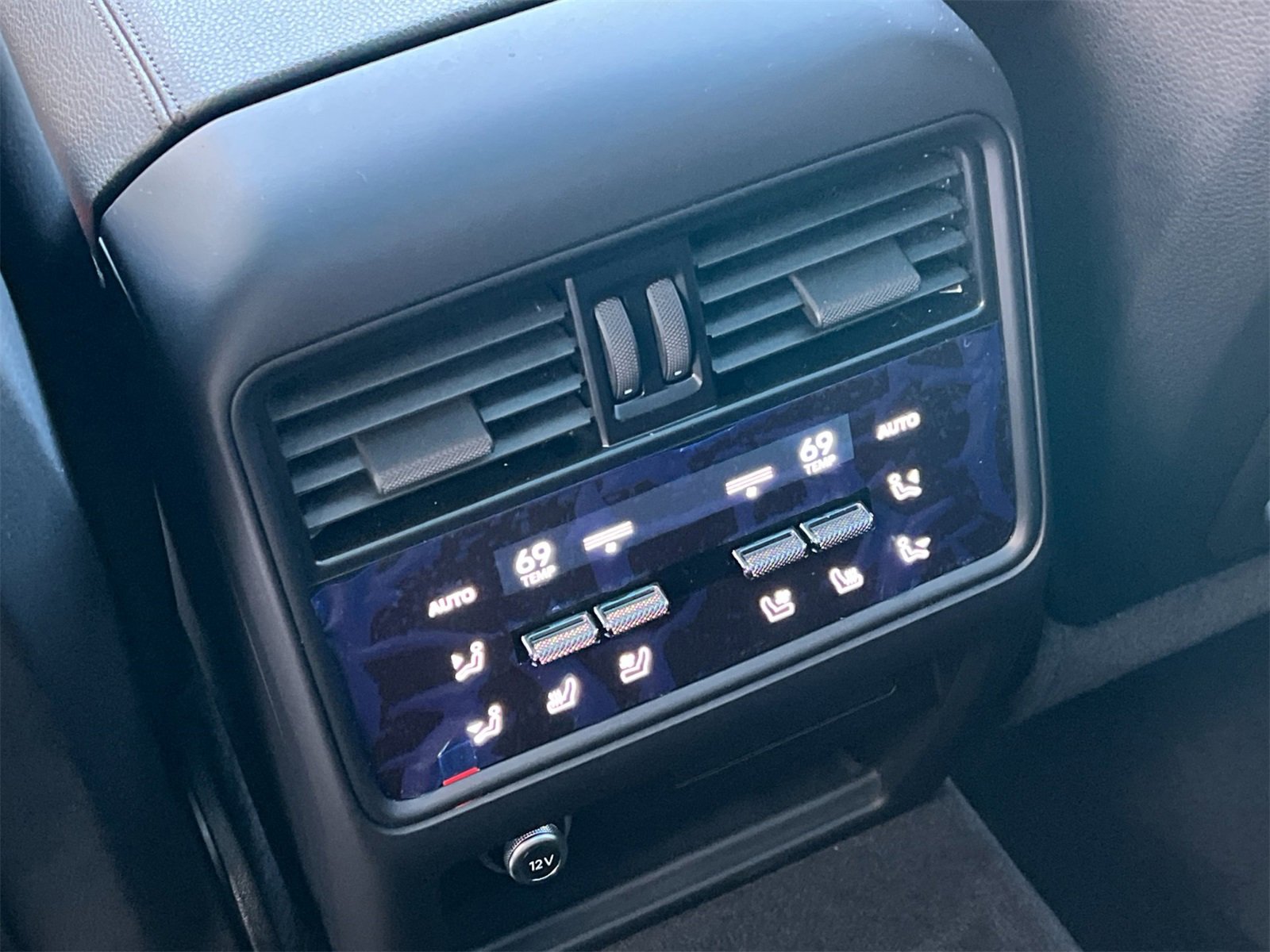 Certified 2025 Porsche Cayenne image 15
