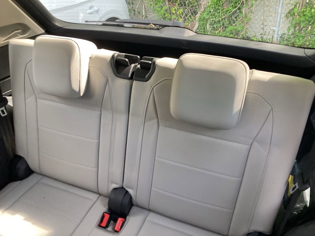 Used 2018 Volkswagen Tiguan SE AWD/4WD image 9
