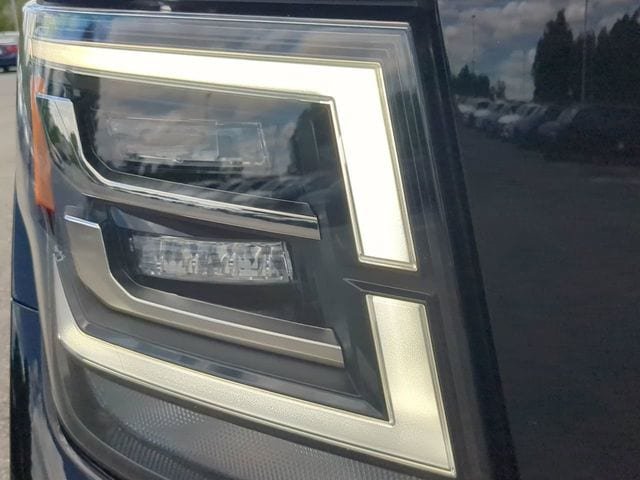 Used 2023 Nissan Titan SV w/ SV Convenience Package RWD image 9