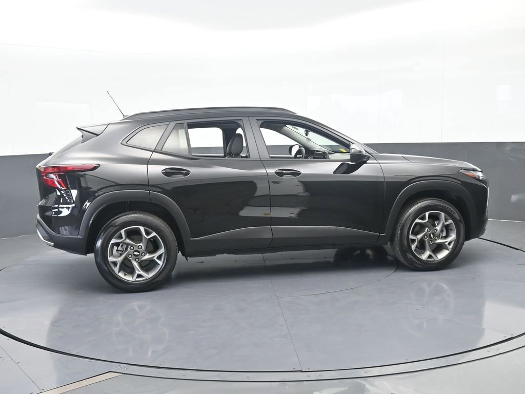 Used 2025 Chevrolet Trax LT w/ Driver Confidence Package FWD image 7